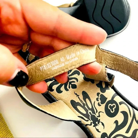 NWOT Fly London Wyno Chunky Heel Sandal - Picture 8 of 8